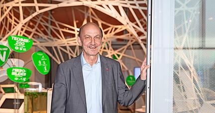 Nach 15 Jahren als Gesch&auml;ftsf&uuml;hrer der Experimenta reicht Wolfgang Hansch den Staffelstab an B&auml;rbel Renner weiter.
Foto: Andreas Veigel