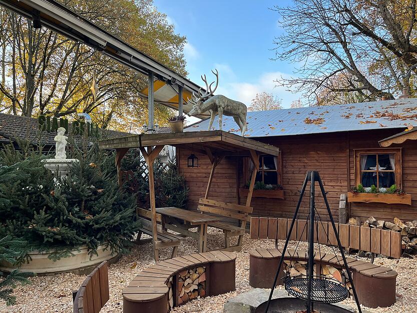 Das Winterdorf ist geschmückt. Ungefähr 160 Bäume sollen laut Organisator Martin König in die Dekoration integriert worden sein. Das Winterdorf ist geschmückt. Ungefähr 160 Bäume sollen laut Organisator Martin König in die Dekoration integriert worden sein.