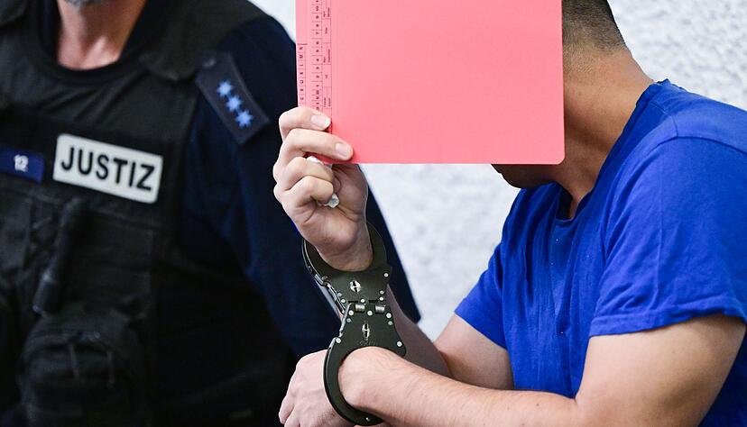 Eine Sprachlehrerin soll von einem ihrer Sch&uuml;ler umgebracht worden sein - aus Eifersucht.