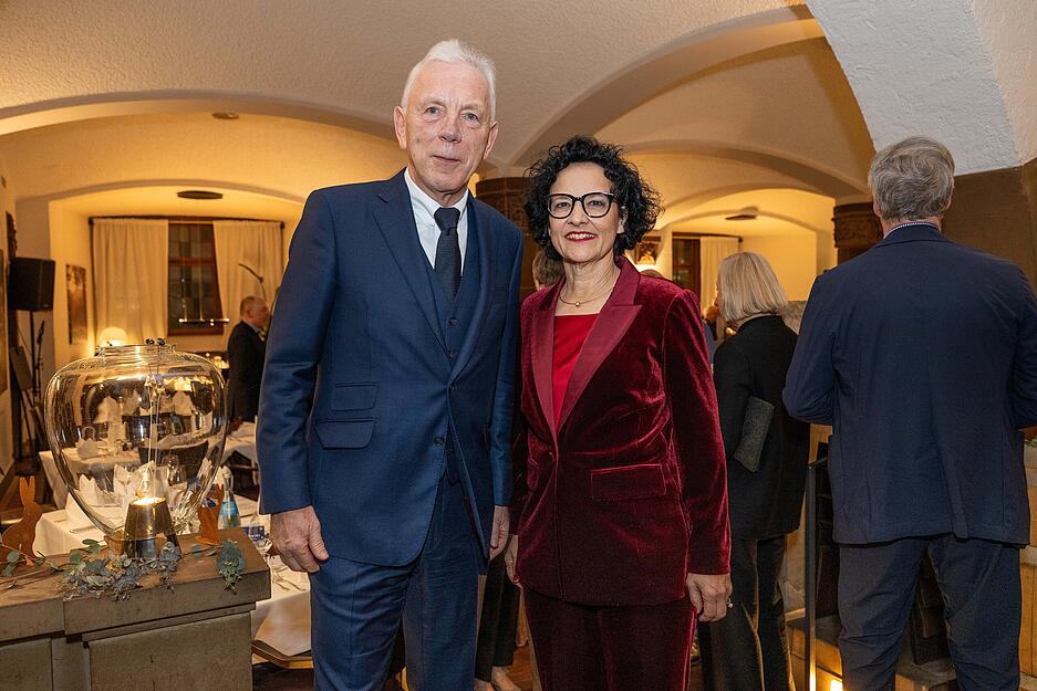 Vor rund 140 G&auml;sten hielt B&auml;rbel G. Renner (rechts), Gesch&auml;ftsf&uuml;hrerin der Dieter-Schwarz-Stiftung, die Festrede.