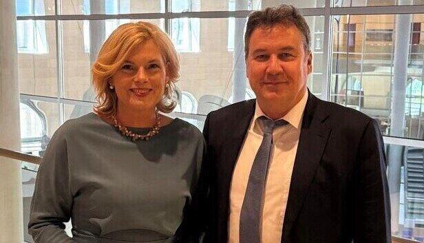 Bundestagspr&auml;sidentin Julia Kl&ouml;ckner (CDU) leitete die erste Sitzung des Ausschusses f&uuml;r Wirtschaft und Energie. Darin wurde der K&uuml;nzelsauer Christian von Stetten (CDU) fast einstimmig zum Vorsitzenden gew&auml;hlt.