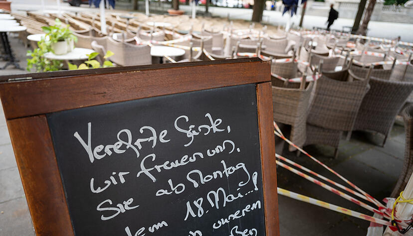 Die baden-w&uuml;rttembergische Landesregierung erlaubt der Gastronomie im Land vom 18. Mai an schrittweise die  &Ouml;ffnung. Ein gro&szlig;er Teil der Branche wartet aber weiter auf eine klare Perspektive. Foto: dpa