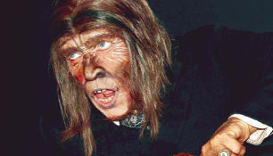 Kafkas &bdquo;Bericht für eine Akademie&ldquo; bildete mit dem &bdquo;Rotpeter&ldquo; den Auftakt zur Veranstaltungsreihe. Hans Schwab spielte den Affen überzeugend.Foto: Sabine Braun