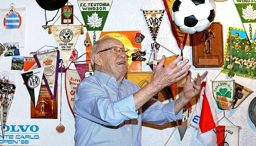 Der Ball war zu jeder Zeit der Freund von Eberhard Haberkern. Wenn es galt, Tore zu schießen, war das fußballerische Naturtalent zur Stelle.
Foto: Ralf Seidel