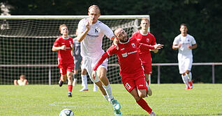 Mert Sipahi (rechts) im Zweikampf mit dem Neckarsulmer Leon Behncke ist Sportlicher Leiter und Spieler bei der TSG &Ouml;hringen.