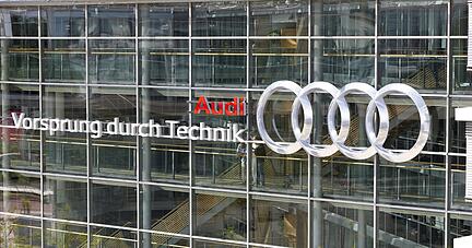 Weniger Gehalt, weniger Stellen bei Audi? Die Verhandlungen über das Sparpaket sind gestartet. Weniger Gehalt, weniger Stellen bei Audi? Die Verhandlungen über das Sparpaket sind gestartet.