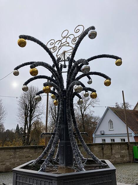 Öhringer Weihnachtsmarkt wird aufgebaut