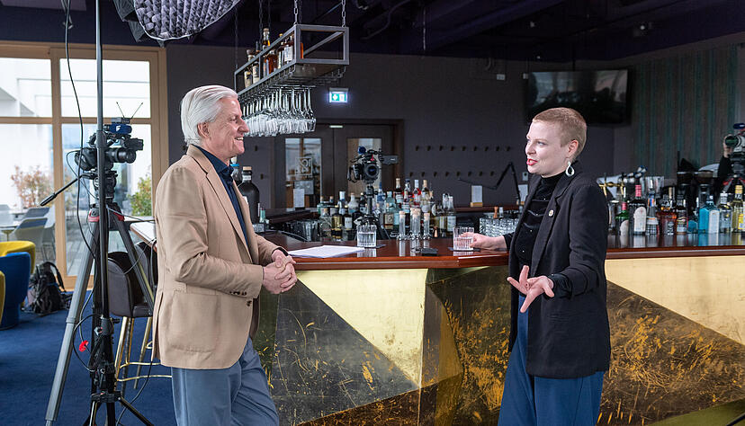 Kim Sophie Bohnen, Spitzenkandidatin der Partei Die Linke bei "Ohne Ausrede -- Wahlcheck Spezial" mit Chefredakteur Uwe Ralf Heer.