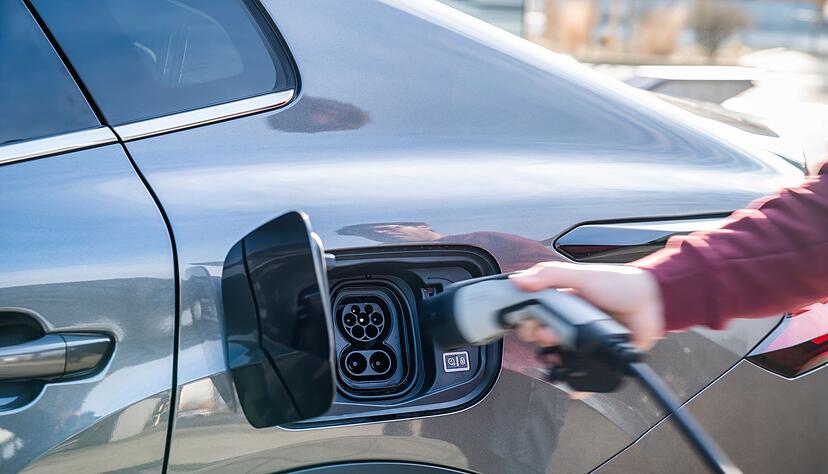 Der Akku des Citro&euml;n e-C4X hat eine Kapazit&auml;t von 50 kWh und eine Ladeleistung von 100 kW.