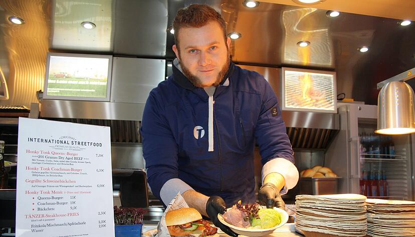 Toni Tänzer ist seit Jahren eine Größe der regionalen Street-Food-Szene. Nun hat der Öhringer sich den Europameistertitel der Street-Food-Köche erkocht. Toni Tänzer ist seit Jahren eine Größe der regionalen Street-Food-Szene. Nun hat der Öhringer sich den Europameistertitel der Street-Food-Köche erkocht.
