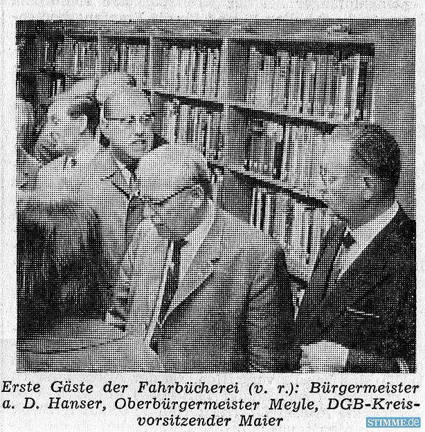 01.10.1965: Die fahrbare Ausleihstation der Firma Kässborer bietet Platz für fast 4000 Buchbände. Erste Gäste sind Bürgermeister a. D. Hanser, Oberbürgermeister Meyle und DGB-Kreisvorsitzender Meier. Ausschnitt aus der Heilbronner Stimme vom 2. Oktober 1965. 01.10.1965: Die fahrbare Ausleihstation der Firma Kässborer bietet Platz für fast 4000 Buchbände. Erste Gäste sind Bürgermeister a. D. Hanser, Oberbürgermeister Meyle und DGB-Kreisvorsitzender Meier. Ausschnitt aus der Heilbronner Stimme vom 2. Oktober 1965.
