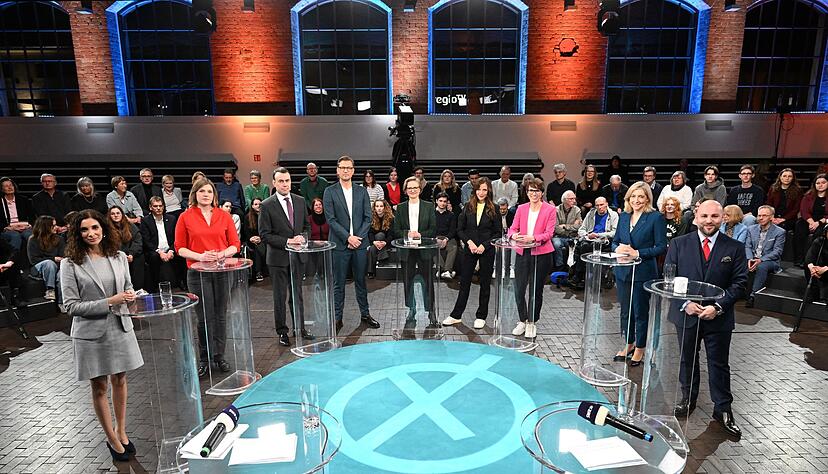 Die Politiker stellten sich im Römerkastell den Fragen des Publikums. Die Politiker stellten sich im Römerkastell den Fragen des Publikums.