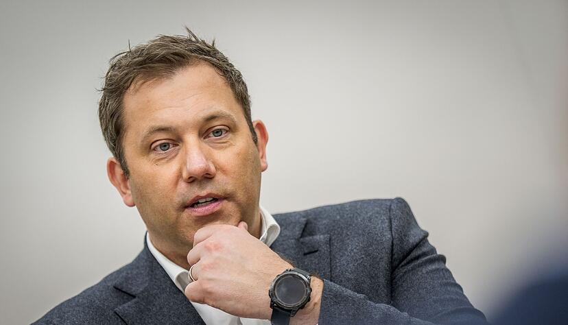 Der Vizekanzler reist als erster Minister der schwarz-roten Bundesregierung nach Peking. (Archivbild) Der Vizekanzler reist als erster Minister der schwarz-roten Bundesregierung nach Peking. (Archivbild)