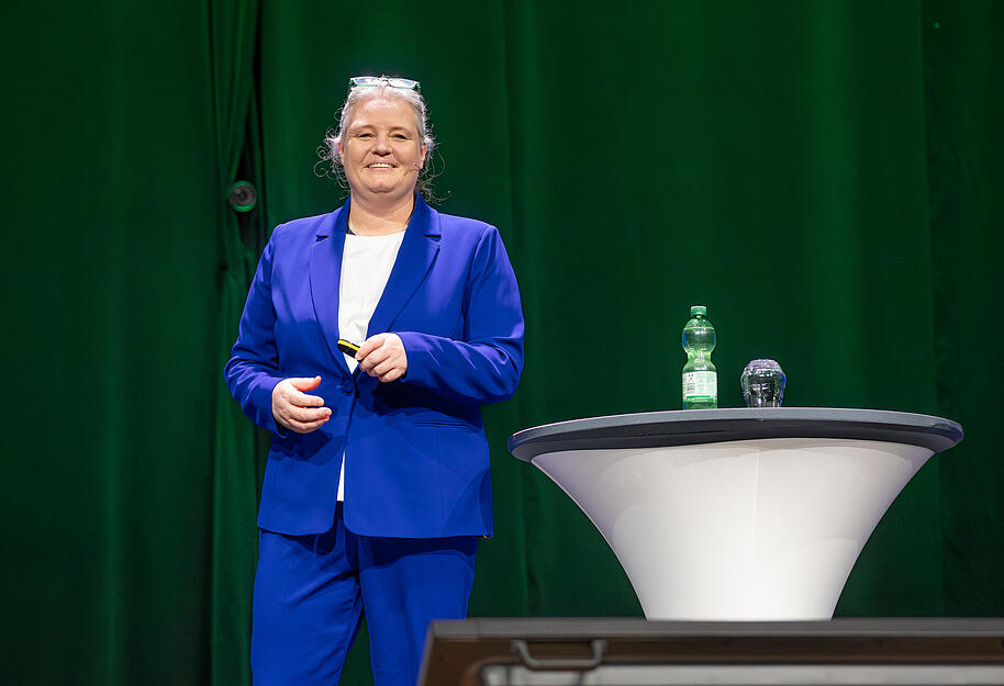 Professorin Katharina Zweig erklärt, wie Maschinen Entscheidungen treffen.