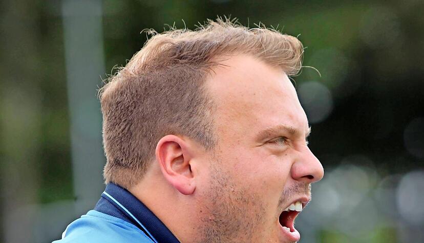 Marcus Montes bleibt auch n&auml;chste Saison Trainer der Aram&auml;er.Foto: Veigel