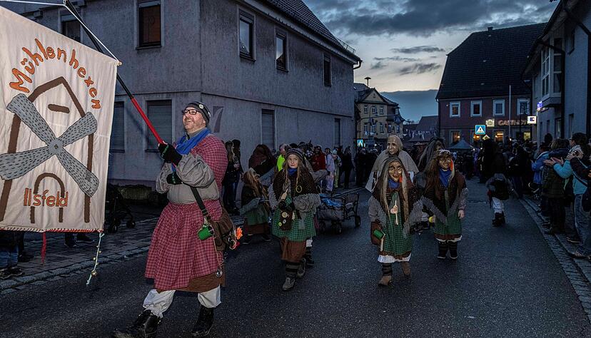 Nachtumzug in Auenstein: Die Mühlenhexen Ilsfeld feiern in diesem Jahr ihr zehnjähriges Bestehen. Nachtumzug in Auenstein: Die Mühlenhexen Ilsfeld feiern in diesem Jahr ihr zehnjähriges Bestehen.