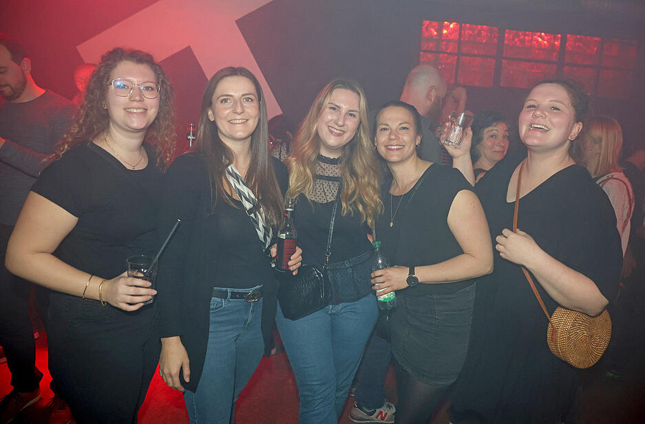 Zu früherer Stunde: Feiernde bei der Early Bird Party im Mobilat Zu früherer Stunde: Feiernde bei der Early Bird Party im Mobilat
