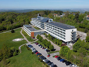 Rund 500 Mitarbeiterinnen und Mitarbeiter arbeiten an der SLK-Klinik in L&ouml;wenstein &ndash; nach der Schlie&szlig;ung sollen sie an den Standorten in Heilbronn und Bad Friedrichshall unterkommen.