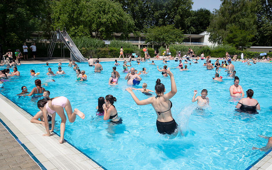 Hitze-Wochenende: Freibad Neckarhalde Heilbronn