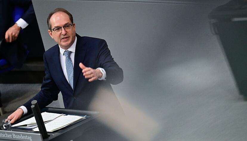 Bundesinnenminister Alexander Dobrindt (CSU) lobte die eigene Migrationspolitik als Erfolg.