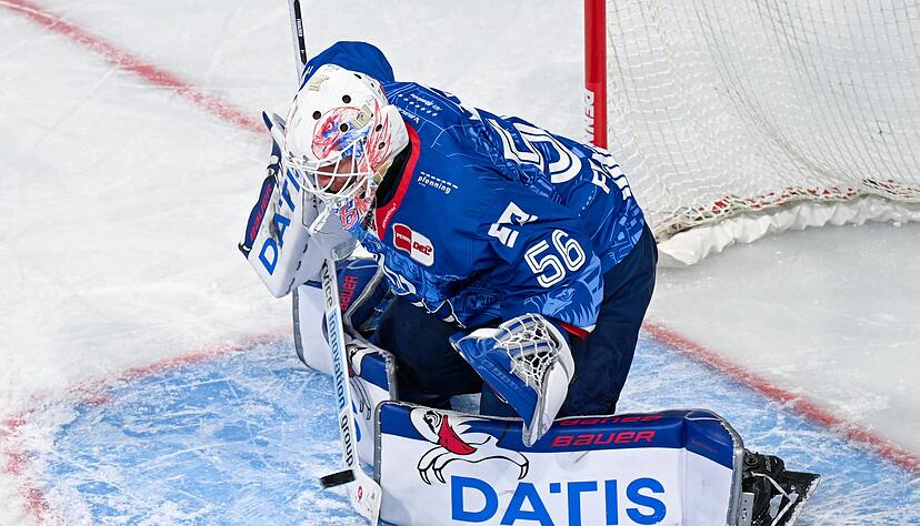 Die Adler um Torwart Maximilian Franzreb stehen im DEL-Finale. (Archivbild)