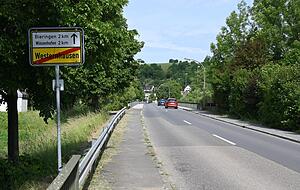 Ab hier wäre es möglich, 100 Kilometer pro Stunde zu fahren. Allerdings kommt wenige Meter weiter bereits die Kreuzung zur L 1025.
Fotos: Katrin Draskovits