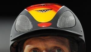 Ludger Beerbaum registriert, dass die Mannschaft keine Medaille errungen hat. Ludger Beerbaum registriert, dass die Mannschaft keine Medaille errungen hat.