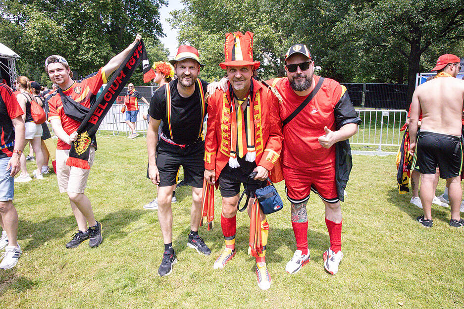 7aIMG: 0485732 Tausende belgische Fans feiern in Stuttgarts Biergärten und Fanzonen vor dem Spiel gegen die Ukraine..Baden-Württemberg,  Stuttgart, Deutschland Fotograf: 7aktuell.de/ Werner 7aID:38000