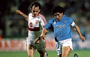 Die w&uuml;rttembergische Meisterschmannschaft von Union B&ouml;ckingen 1958: Ganz rechts im Bild Trainer Albert Wittich. 
Foto: Archiv/Brahmann