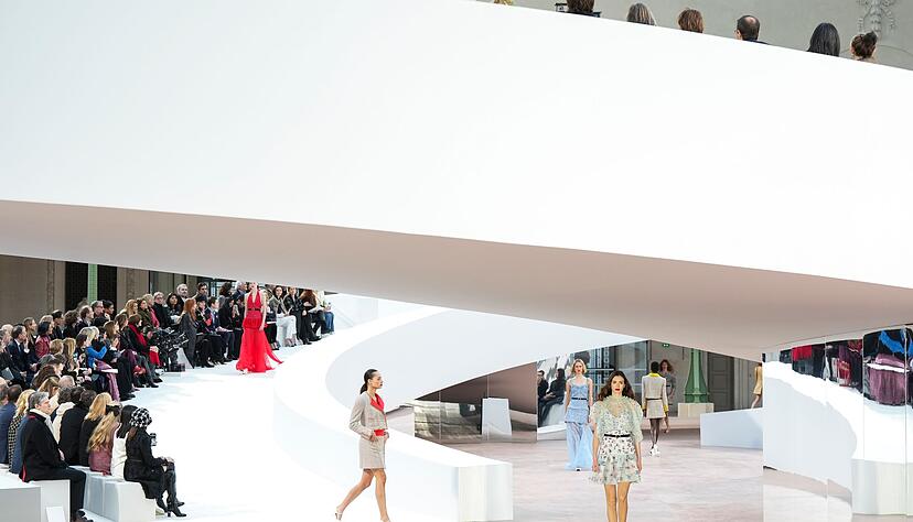 Die Haute-Couture-Kollektion spielte mit vielen Referenzen auf die Geschichte Chanels an.