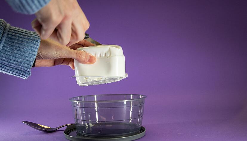 Schritt 2: Das Messer leicht drehen und anwinkeln.