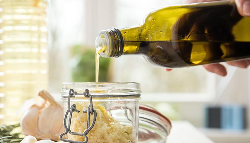 Von teuer bis g&uuml;nstig: Vier Oliven&ouml;le landen auf den ersten Pl&auml;tzen der Stiftung Warentest.