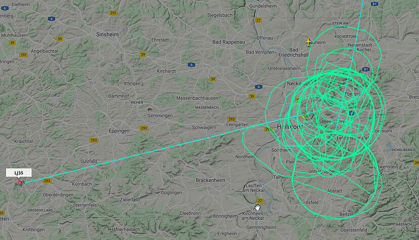 Die Internetseite Flightradar24 zeigte die Flugroute des Jets über der Region. Die Internetseite Flightradar24 zeigte die Flugroute des Jets über der Region.