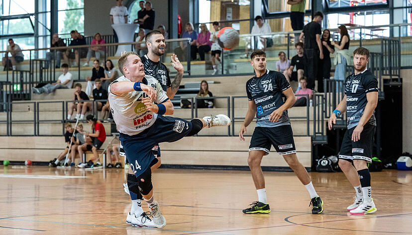 Felix Hofacker (links, im Spiel gegen die SG Schozach-Bottwartal) landete mit der Sport-Union Neckarsulm auf dem f&uuml;nften Platz.