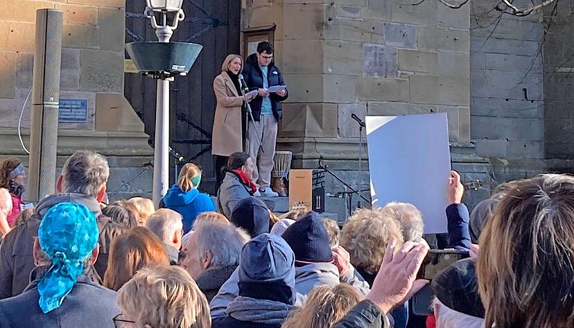 Miriam Laube und Mario Dietel waren zwei der Redner bei der Demo Ende Januar. Für Mai ist eine Veranstaltung mit Musik geplant. Foto: Archiv Miriam Laube und Mario Dietel waren zwei der Redner bei der Demo Ende Januar. Für Mai ist eine Veranstaltung mit Musik geplant. Foto: Archiv