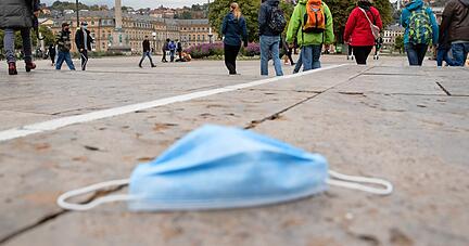 Masken werden mindestens bis Ende November im Alltag keineswegs überflüssig. Doch von da an könnten sie an Bedeutung verlieren.
Foto: dpa