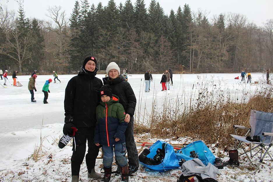 Auf dem Neum&uuml;hlsee treffen sich am ersten Januarwochenende Familien und Freunde zum Eislaufen.