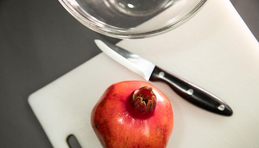 Wie lässt sich ein Granatapfel einfach und sauber entkernen? Wie lässt sich ein Granatapfel einfach und sauber entkernen?