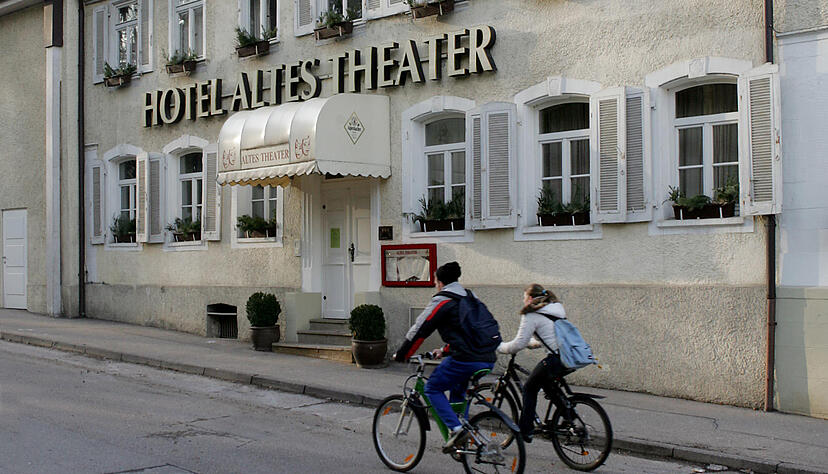 Zusammengestellt von Archiv und Dokumentation der Heilbronner Stimme - 
Das Alte Theater im Heilbronner Stadtteil Sontheim ist seit 1993 Treffpunkt f&uuml;r Kulturfreunde. F&uuml;r Liebhaber von Kleinkunst und Gastronomie ist es im denkmalgesch&uuml;tzten Geb&auml;ude im Heilbronner Stadtteil Sontheim ein besonderer Anziehungsort.