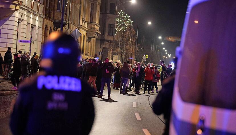 In zahlreichen deutschen Städten gab es am Wochenende angemeldete, aber auch nicht genehmigte Demonstrationen.
Foto: dpa