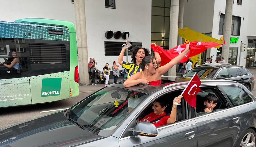 Die Stimmung in Heilbronn nach dem Sieg der Türkei ist ausgelassen.