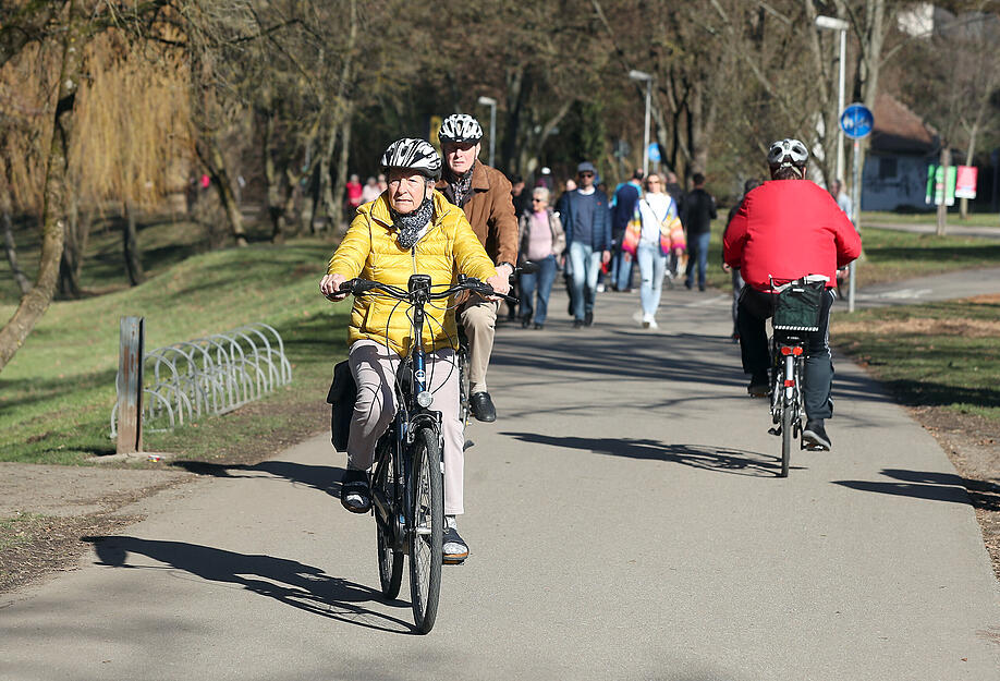 Frühlingshaftes Wetter in Heilbronn lockt die Menschen nach draußen