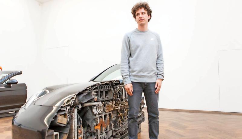 Künstler Yngve Holen in seiner Einzelausstellung "Verticalseat" im Sommer 2016 in derKunsthalle Basel.
Foto: Zlatko Micic