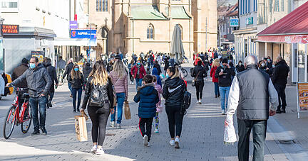 Erste Gesch&auml;fte &ouml;ffnen nach dem harten Lockdown
