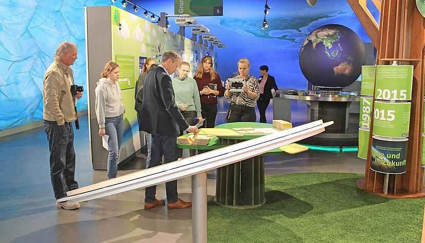 Die drei Dimensionen der Nachhaltigkeit: Dieser neue Ausstellungsbeitrag ist begehbar und wie fast alle Exponate interaktiv gestaltet.
Foto: J&ouml;rg K&uuml;hl