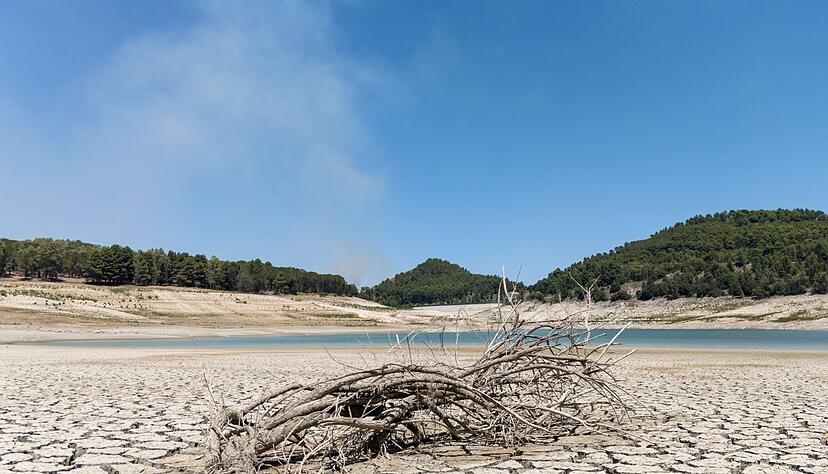 Der Fanaco-See in Sizilien hat einen extrem niedrigen Wasserstand nach einem sehr trockenen Winter.