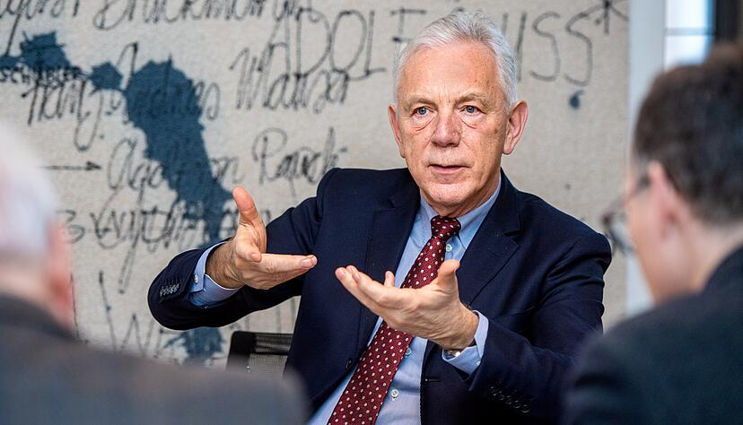 Es gilt, manches abzuwägen: Heilbronns Oberbürgermeister Harry Mergel verrät zum Jahresauftakt, wie sich die Stadt am Fluss weiterentwickeln soll. Foto: Mario Berger Es gilt, manches abzuwägen: Heilbronns Oberbürgermeister Harry Mergel verrät zum Jahresauftakt, wie sich die Stadt am Fluss weiterentwickeln soll. Foto: Mario Berger