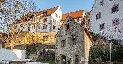 Schloss Liebenstein wird bald fertig saniert sein. Zwischenzeitlich ist nur der Restaurantpächter in Konkurs gegangen. Ein neuer ist aber schon gefunden. Die Verhandlungen laufen, auch die Zusammenarbeit mit dem Golfclub wird verstärkt.
Foto: Archiv/Kunz Schloss Liebenstein wird bald fertig saniert sein. Zwischenzeitlich ist nur der Restaurantpächter in Konkurs gegangen. Ein neuer ist aber schon gefunden. Die Verhandlungen laufen, auch die Zusammenarbeit mit dem Golfclub wird verstärkt.
Foto: Archiv/Kunz