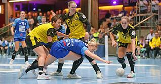 Die Sport-Union und ihre treffsichere Kreisl&auml;uferin Kim Hinkelmann streckten sich gegen Borussia Dortmund nach etwas Z&auml;hlbarem, belohnten sich allerdings nicht.