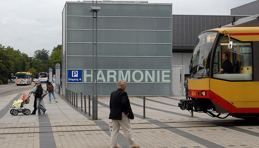 Stadtbahnen müssen am Montag die Heilbronner Innenstadt umfahren. Das Stellwerk wird bestreikt. Stadtbahnen müssen am Montag die Heilbronner Innenstadt umfahren. Das Stellwerk wird bestreikt.